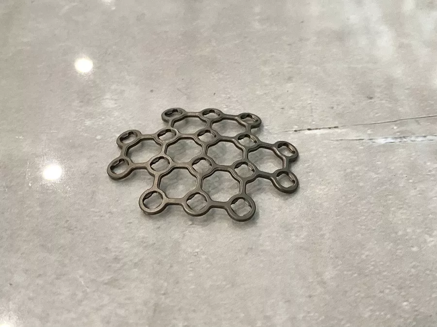 Placa de bloqueo de malla para rótula